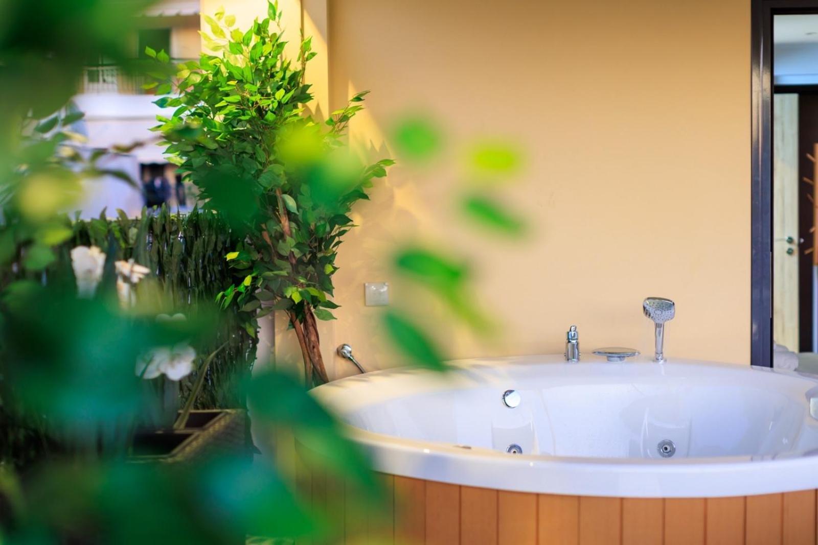 Aiolos Super Lux Suite Jucuzzi Nea Smyrni Centre Athens Exterior photo